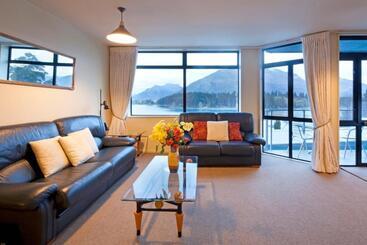 هتل Apartments At Spinnaker Bay