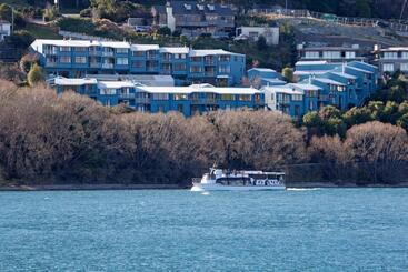 هتل Apartments At Spinnaker Bay