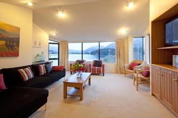 هتل Apartments At Spinnaker Bay