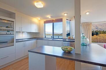 هتل Apartments At Spinnaker Bay