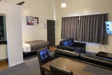 هتل Asure Townsman Motor Lodge