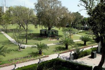 هتل Avari Lahore