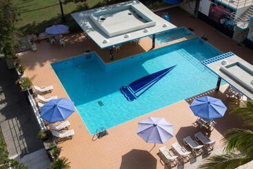 هتل Beach Luxury