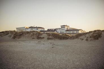 هتل Sola Strand