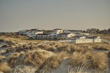 هتل Sola Strand