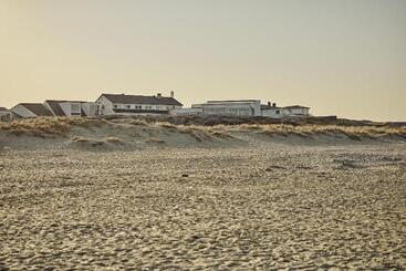 هتل Sola Strand
