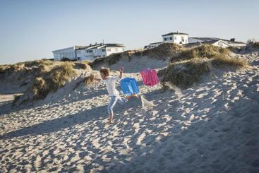 هتل Sola Strand