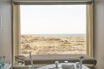 هتل Sola Strand