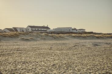 هتل Sola Strand