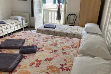 تختخواب و صبحانه Guest House Roma