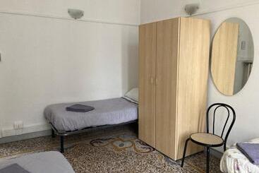 تختخواب و صبحانه Guest House Roma