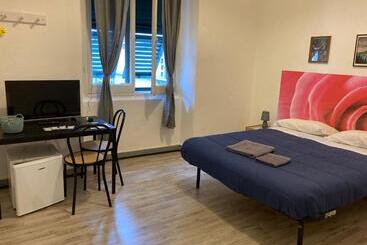 تختخواب و صبحانه Guest House Roma