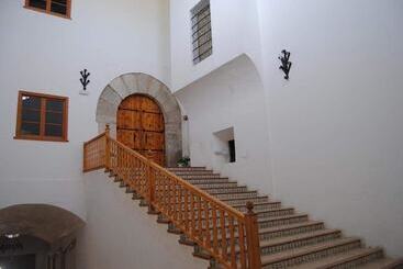 Hospedería Albergue Ntra Sra De Magallón
