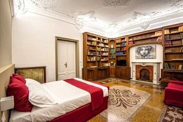 مسافرخانه Genova46 Suites & Rooms