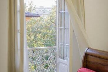 مسافرخانه Genova46 Suites & Rooms