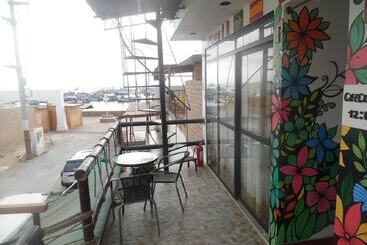 Hostel Yakumama Paracas