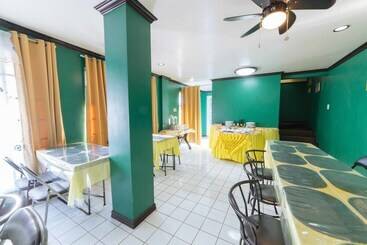 هتل Reddoorz Near Fruit Market Tagaytay