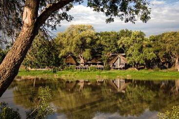 هتل Simbavati River Lodge