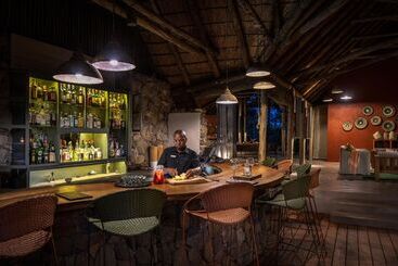 هتل Simbavati River Lodge