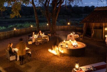 هتل Simbavati River Lodge