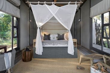 هتل Simbavati River Lodge