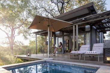 هتل Simbavati River Lodge
