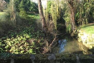 تختخواب و صبحانه Moulin Notre Dame