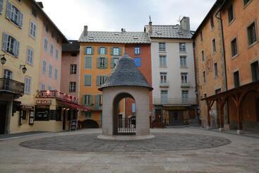 هتل Auberge De La Paix
