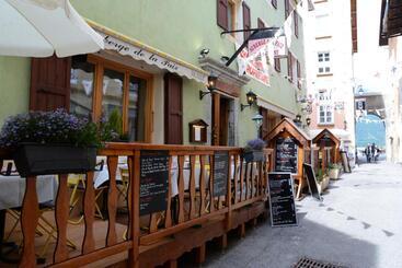 هتل Auberge De La Paix