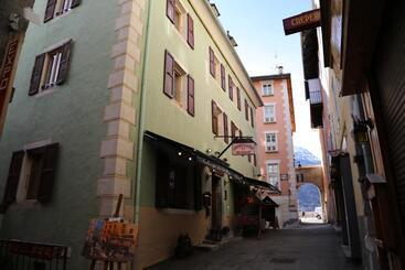 هتل Auberge De La Paix