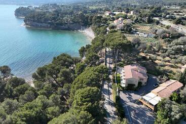 هتل Corniche Du Liouquet