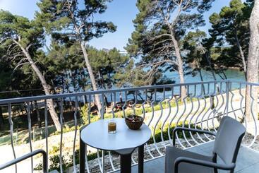 هتل Corniche Du Liouquet