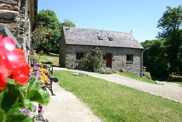 Troedyrhiw Holiday Cottages