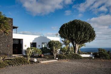 تختخواب و صبحانه 5 Suites Lanzarote