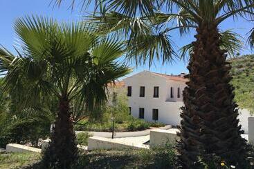 تختخواب و صبحانه Apartments Cortijo La Zapatera