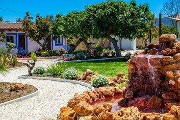 تختخواب و صبحانه The Palms Boutique Resort Málaga   Adults Only