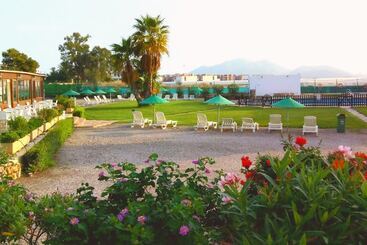 هتل Taiga Almeria Playa