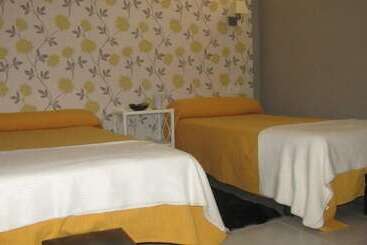 هتل Hostal Sardon