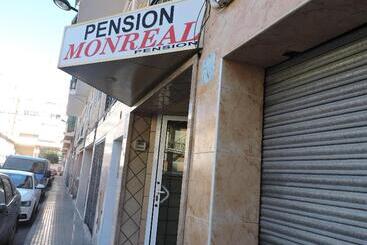 پانسیون Hostal Monreal