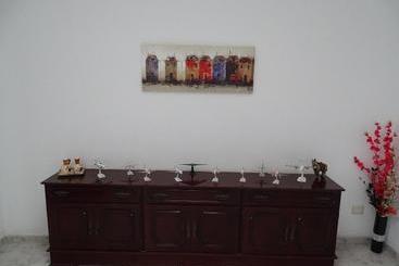 Rickaty Lodge Bed And Breakfast, Hotel De Aeropuerto, Plane Spotting Hotel, Las Palmas Airport, Gran