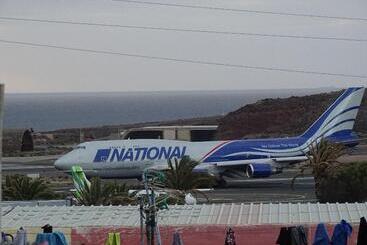 Rickaty Lodge Bed And Breakfast, Hotel De Aeropuerto, Plane Spotting Hotel, Las Palmas Airport, Gran