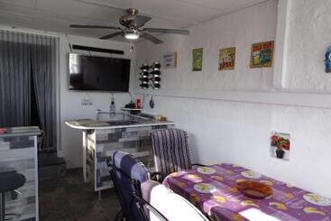 Rickaty Lodge Bed And Breakfast, Hotel De Aeropuerto, Plane Spotting Hotel, Las Palmas Airport, Gran