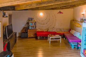 Twin Fin Surf Camp   Hostel