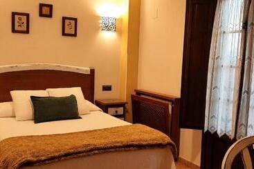 تختخواب و صبحانه Posada Marina