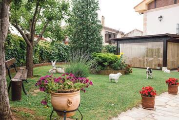 تختخواب و صبحانه Posada Marina
