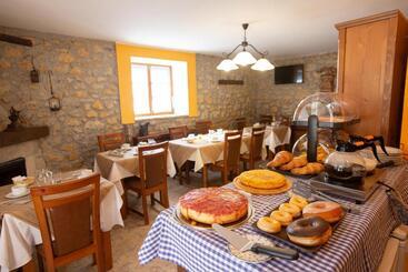 هتل La Casona De Cardes