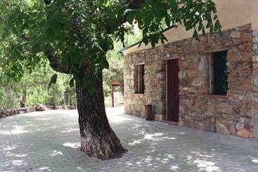 هتل روستایی Casas Rurales Telecabina Las Catifas