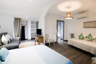 펜션 Hostal Sa Malica