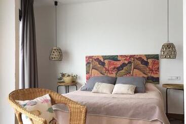 펜션 Hostal Sa Malica