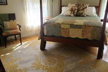 Benjamin F. Packard House Bed And Breakfast
